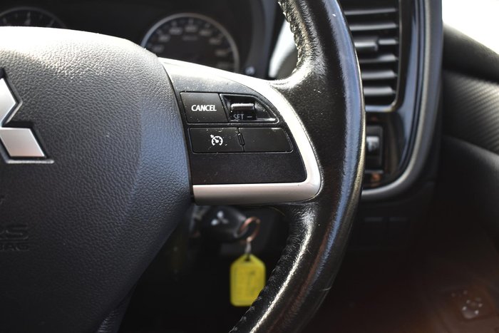 2013 Mitsubishi Outlander ES ZJ MY13 White