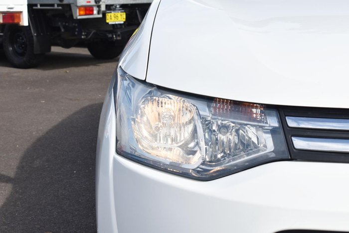 2013 Mitsubishi Outlander ES ZJ MY13 White