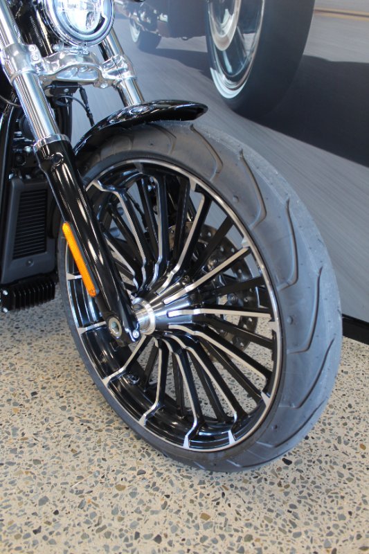 2025 Harley-davidson FXBR BREAKOUT (117) VIVID BLACK