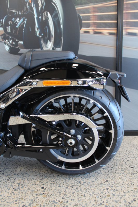 2025 Harley-davidson FXBR BREAKOUT (117) VIVID BLACK