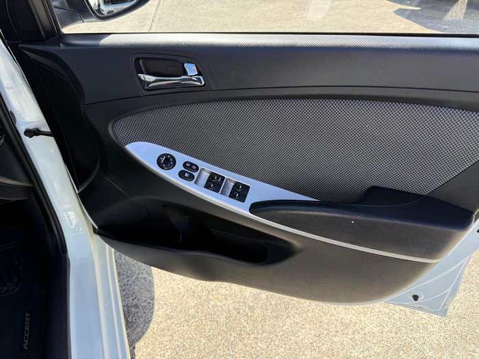 2013 Hyundai Accent Elite RB2 Crystal White