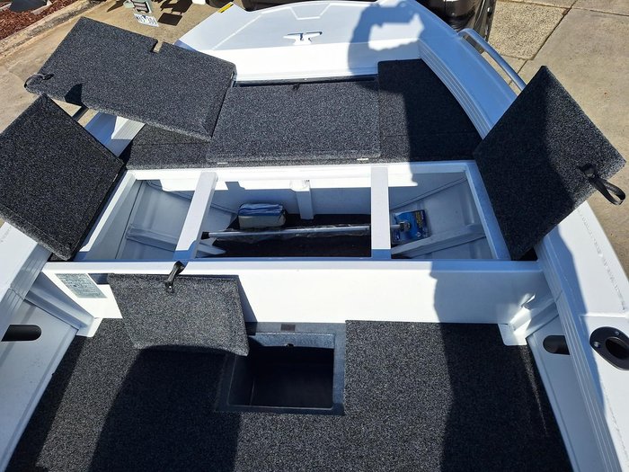 2025 QUINTREX 420 Explorer Trophy