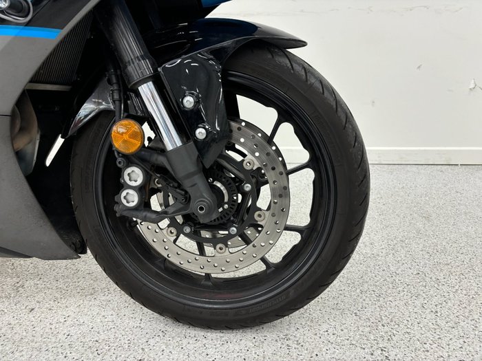 2024 YAMAHA YZF-R7LA grey