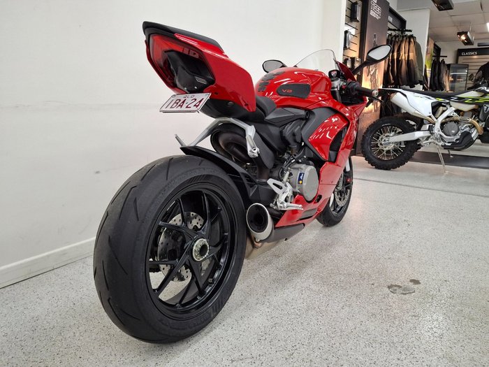 2024 DUCATI PANIGALE V2 Red