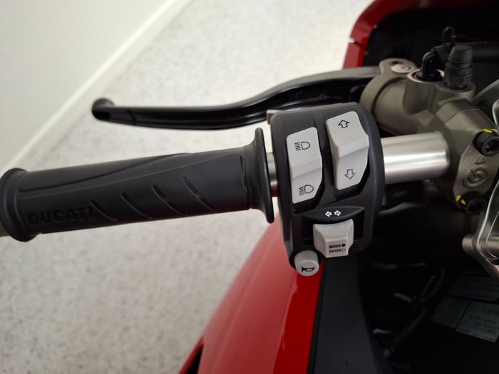 2024 DUCATI PANIGALE V2 Red