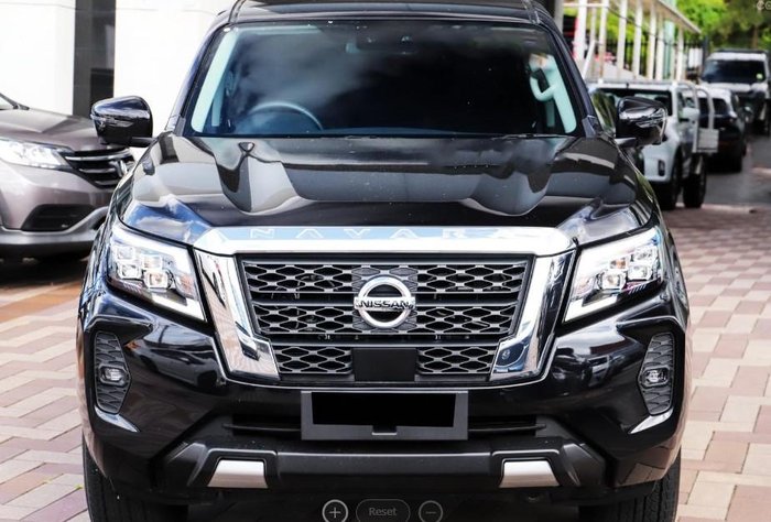 2025 Nissan Navara ST-X D23 MY25 4X4 Dual Range Black Star