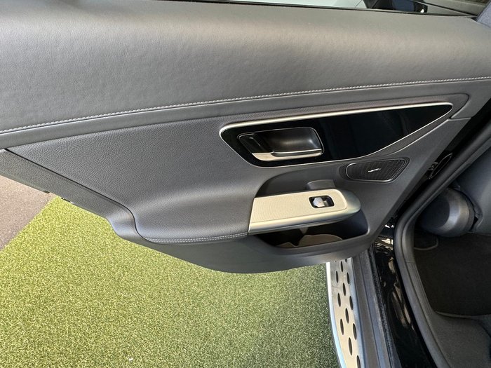 2023 Mercedes-Benz GLC-Class GLC300