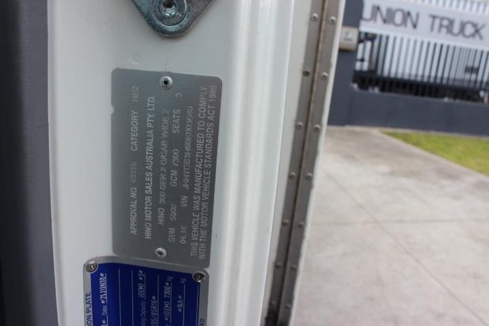 2018 Hino 300 616 WHITE