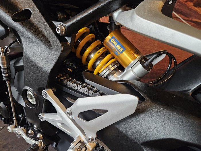 2025 Triumph Speed Triple RS 1200 Speed Triple Yellow