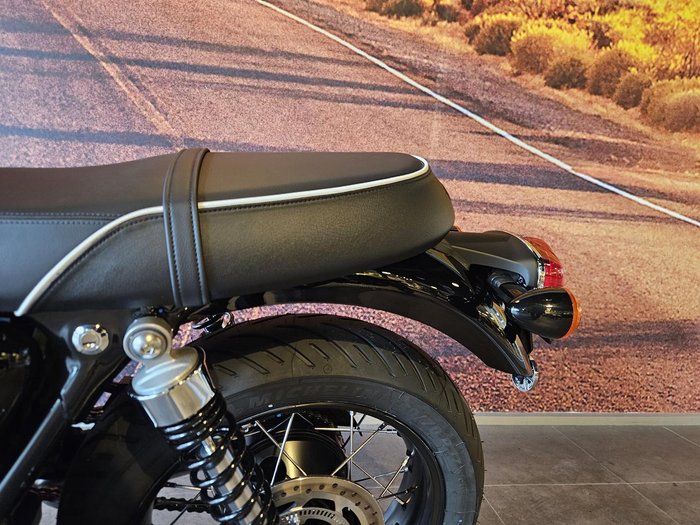 2025 Triumph Bonneville T100 (900cc) Bonneville Black