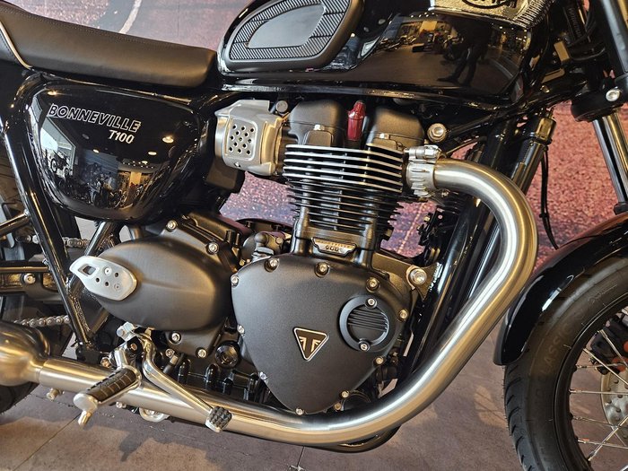 2025 Triumph Bonneville T100 (900cc) Bonneville Black