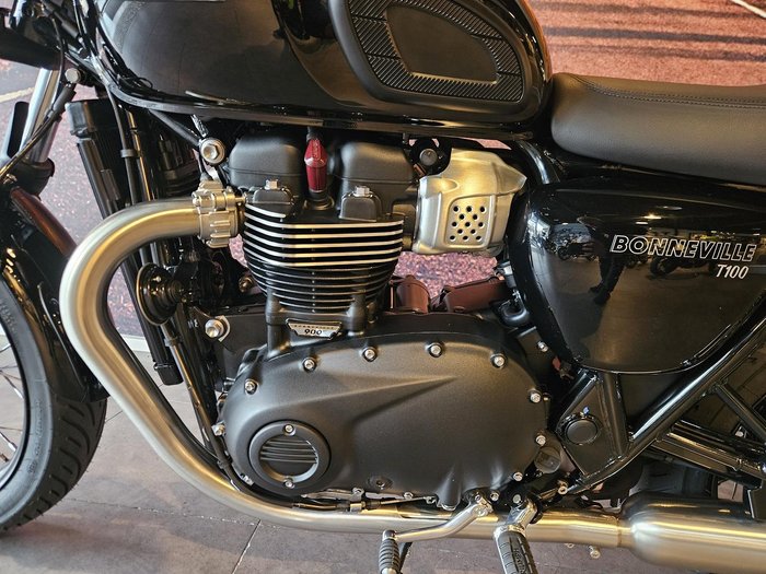 2025 Triumph Bonneville T100 (900cc) Bonneville Black