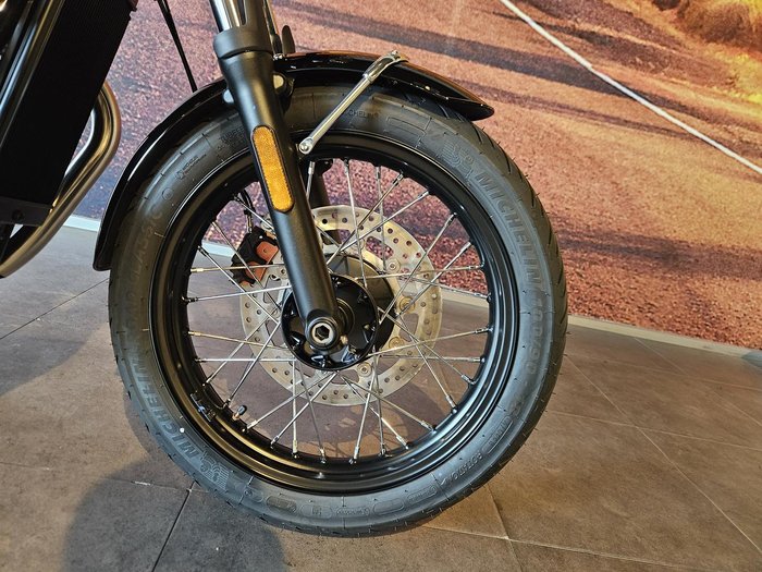 2025 Triumph Bonneville T100 (900cc) Bonneville Black