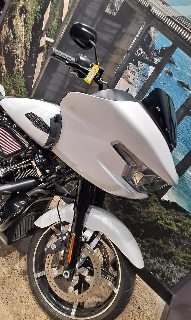 2025 Harley-Davidson Road Glide 117 (FLTRX) Touring White