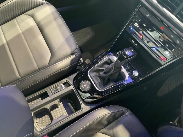 2025 Volkswagen T-Roc 140TSI R-Line