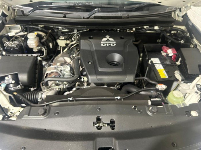2022 Mitsubishi Triton GSR MR MY22 4X4 Dual Range White Diamond with Black Roof