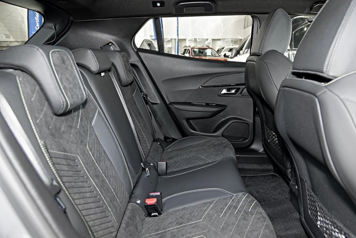 2025 Peugeot 2008 GT Hybrid P24 MY25 Artense Grey