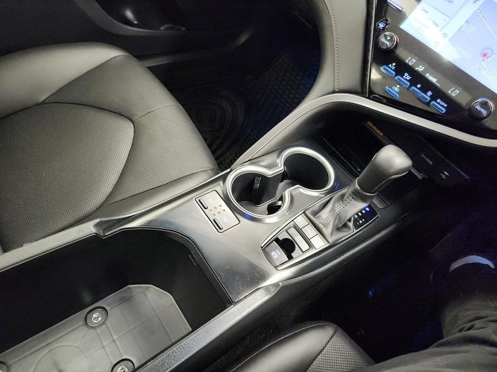 2020 Toyota Camry SL ASV70R Frosted White