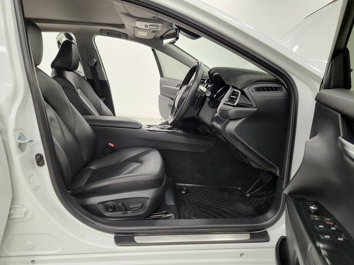 2020 Toyota Camry SL ASV70R Frosted White