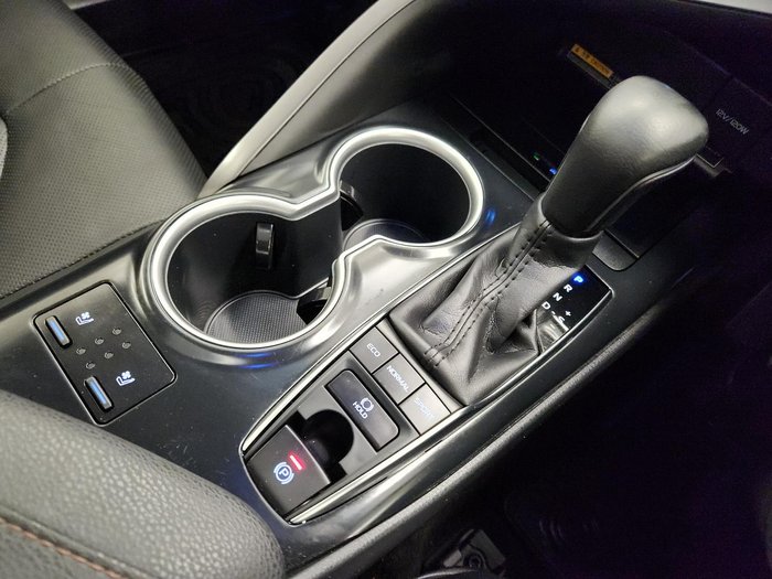 2020 Toyota Camry SL ASV70R Frosted White