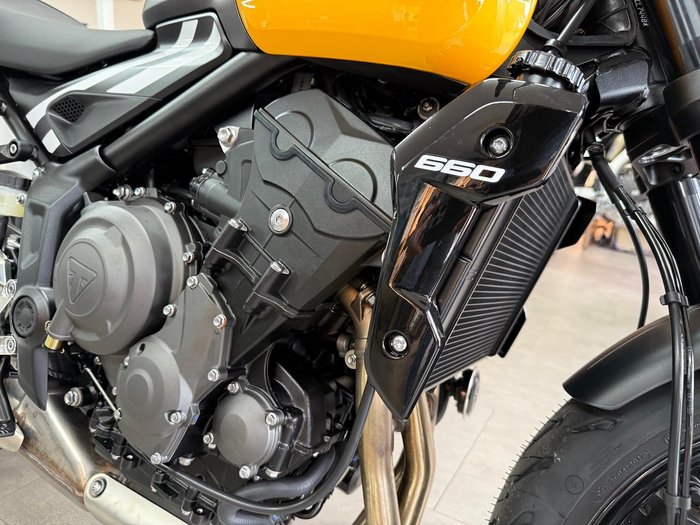 2025 Triumph Trident 660 Trident Yellow