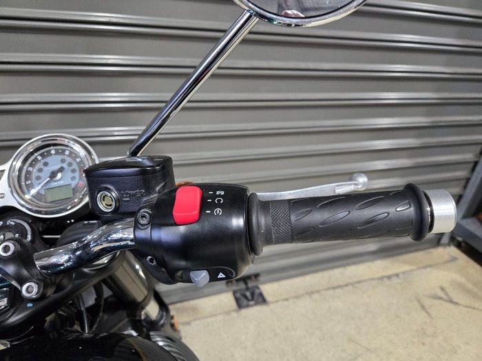 2022 Triumph BONNEVILLE T100 GOLDLINE SILVER