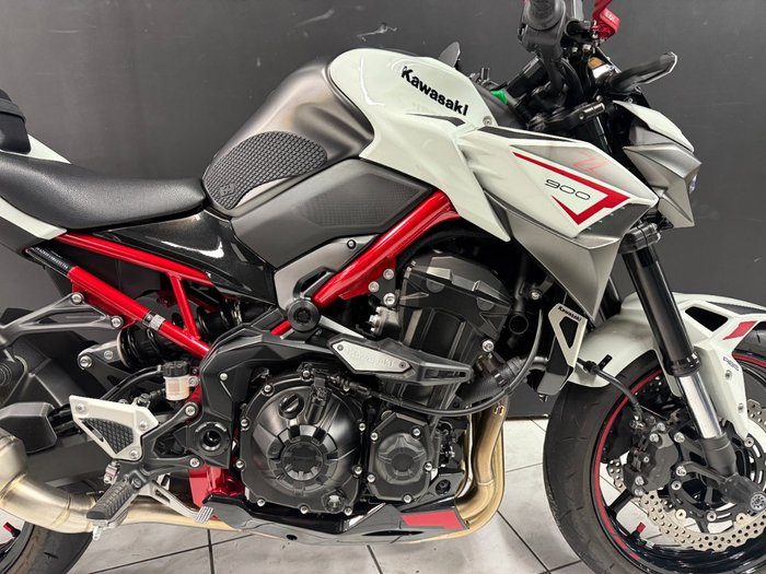 2022 Kawasaki Z900 SUPERNAKED (ZR900) White