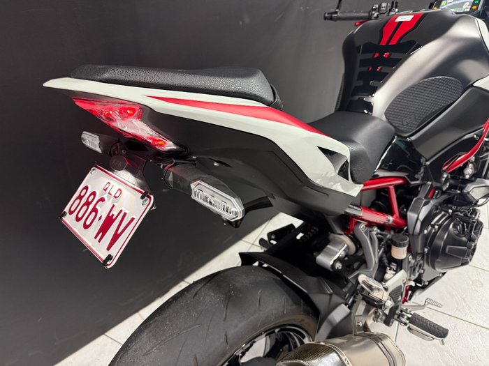2022 Kawasaki Z900 SUPERNAKED (ZR900) White