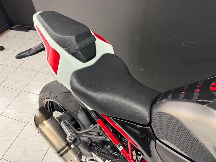 2022 Kawasaki Z900 SUPERNAKED (ZR900) White