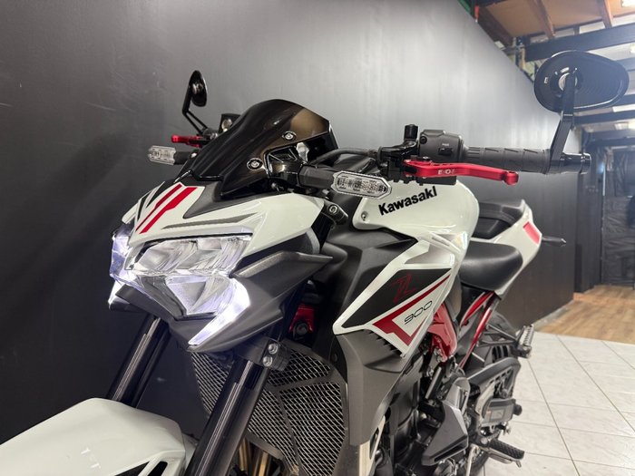 2022 Kawasaki Z900 SUPERNAKED (ZR900) White