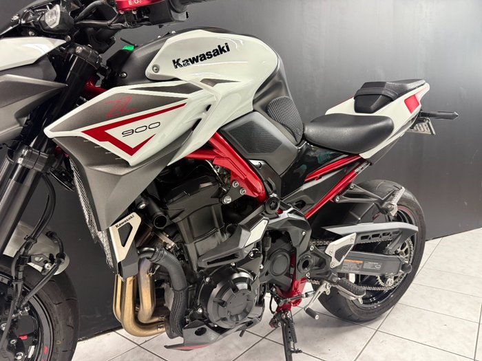 2022 Kawasaki Z900 SUPERNAKED (ZR900) White