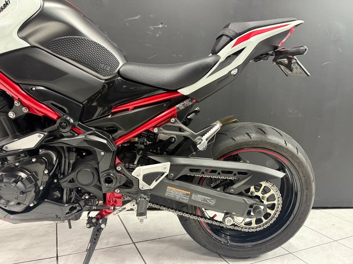 2022 Kawasaki Z900 SUPERNAKED (ZR900) White