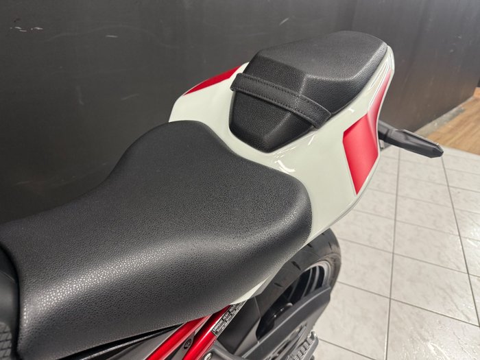 2022 Kawasaki Z900 SUPERNAKED (ZR900) White