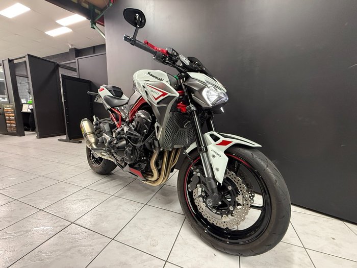 2022 Kawasaki Z900 SUPERNAKED (ZR900) White