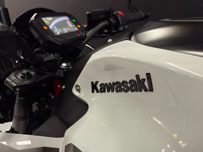 2022 Kawasaki Z900 SUPERNAKED (ZR900) White