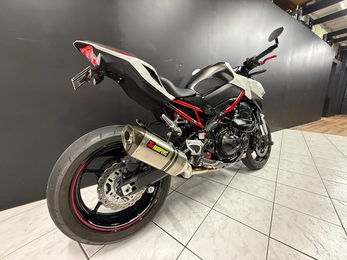 2022 Kawasaki Z900 SUPERNAKED (ZR900) White