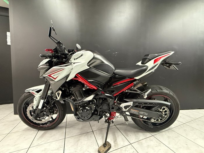 2022 Kawasaki Z900 SUPERNAKED (ZR900) White