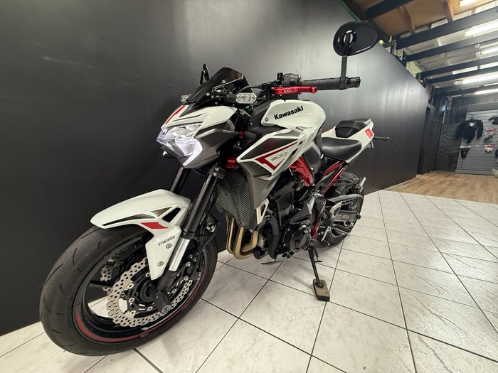 2022 Kawasaki Z900 SUPERNAKED (ZR900) White