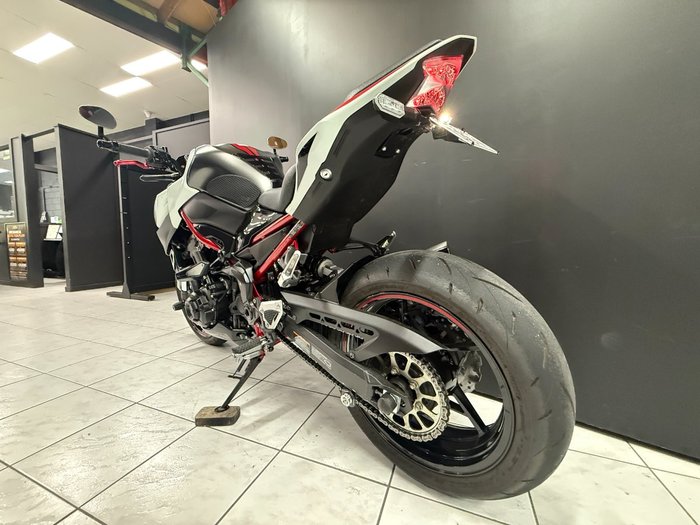 2022 Kawasaki Z900 SUPERNAKED (ZR900) White
