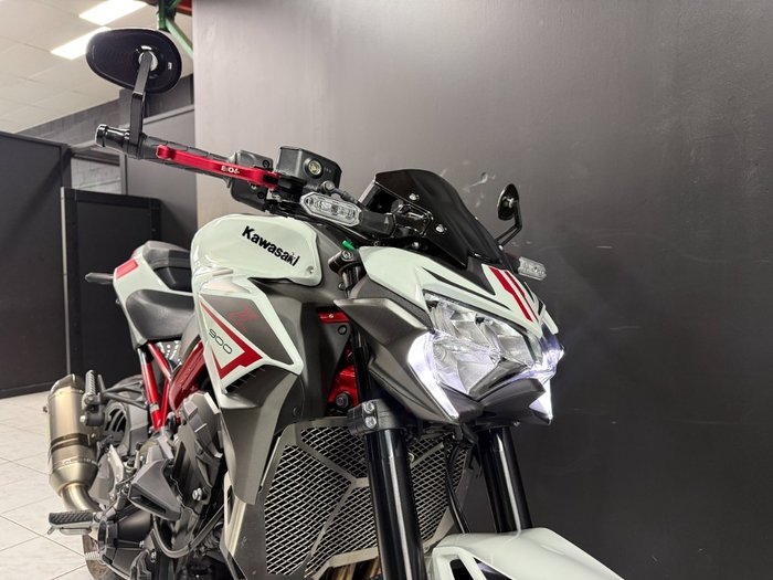 2022 Kawasaki Z900 SUPERNAKED (ZR900) White