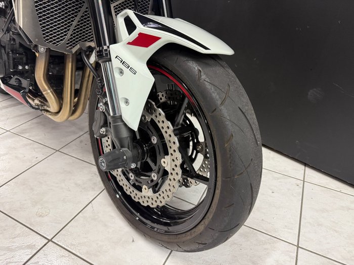 2022 Kawasaki Z900 SUPERNAKED (ZR900) White