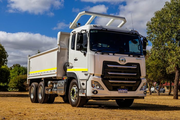 2025 UD Quon CW 25 360 WHITE