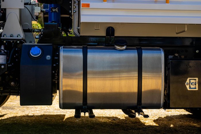 2025 UD Quon CW 25 360 WHITE