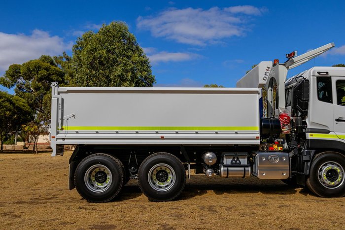 2025 UD Quon CW 25 360 WHITE