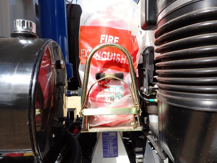 2025 UD Quon CW 25 360 WHITE