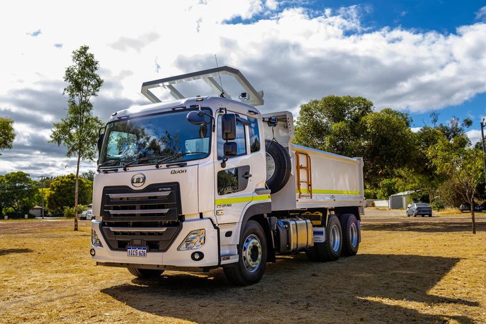 2025 UD Quon CW 25 360 WHITE