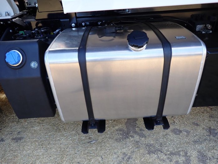 2025 UD Quon CW 25 360 WHITE