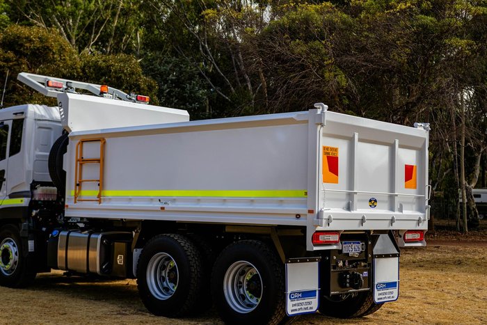 2025 UD Quon CW 25 360 WHITE