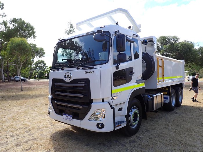 2025 UD Quon CW 25 360 WHITE