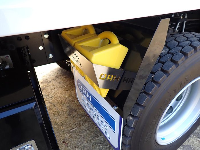 2025 UD Quon CW 25 360 WHITE